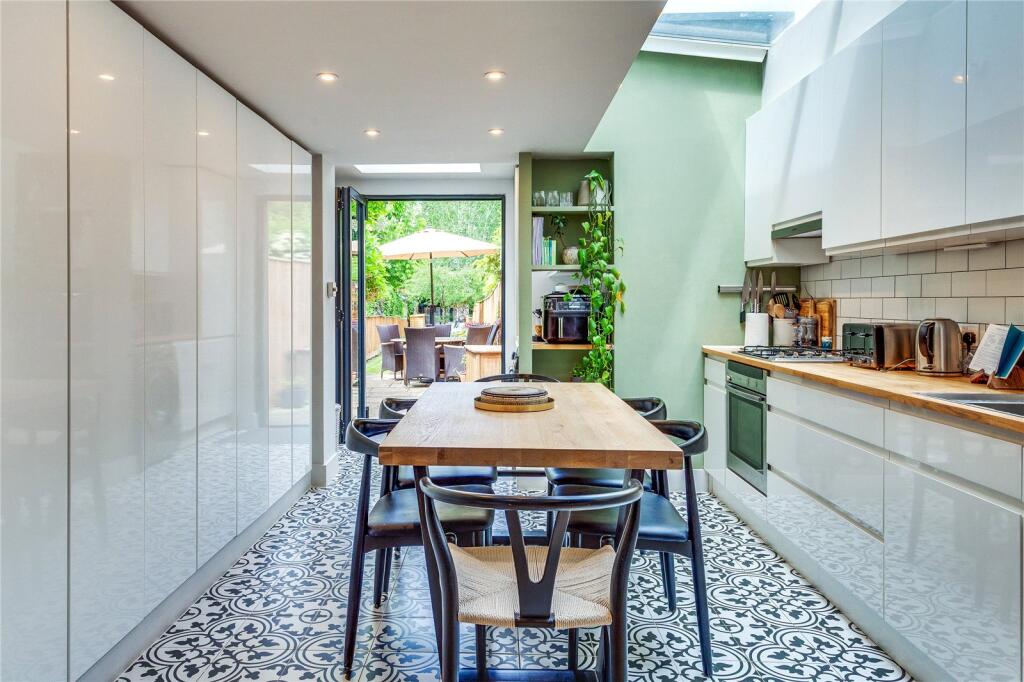 House in Twyford, Wokingham - View 4