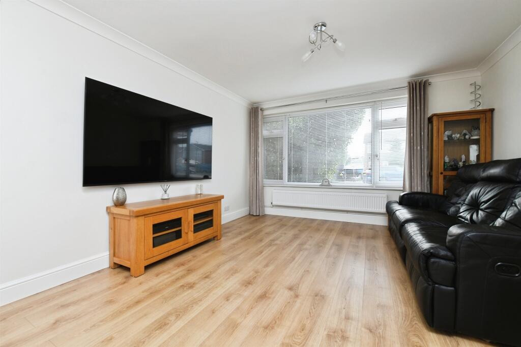 Bramley Way, Mayland, Chelmsford photo 3