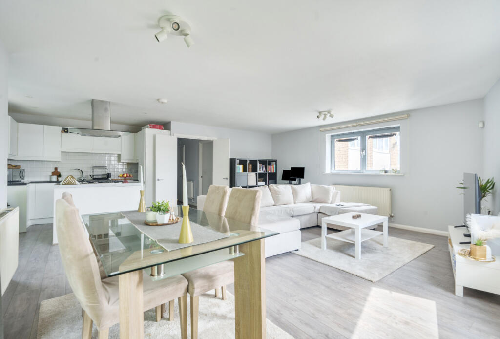 Main image of property: Streatham High Road, London, SW16
