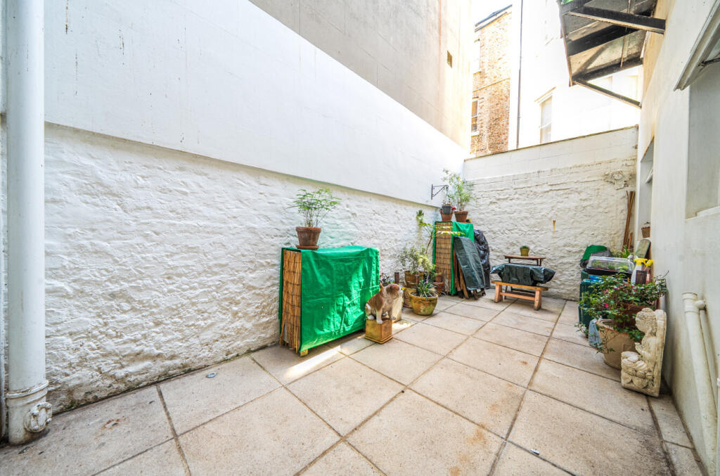 Apartment in Hove, Brunswick - View 3
