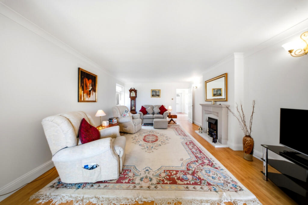 House in Waltham Cross, Hammond Street - View 5