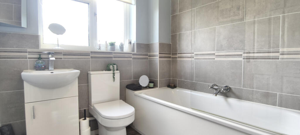 Ash Close | Crawley Down | RH10 | New Move Esate Agents - View 5