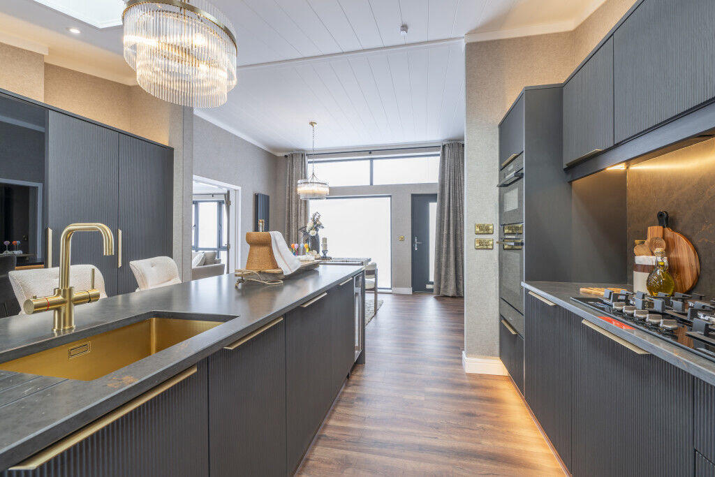House in Guildford - View 4