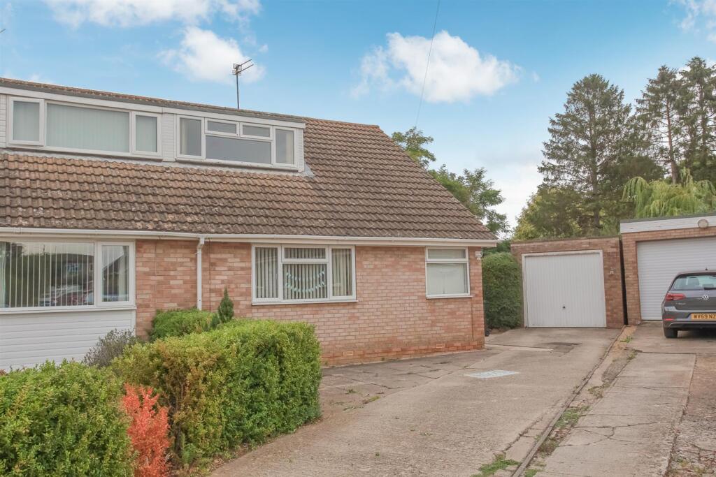 3-bed bungalow on Rookery Close, Bodicote, Banbury, £350,000