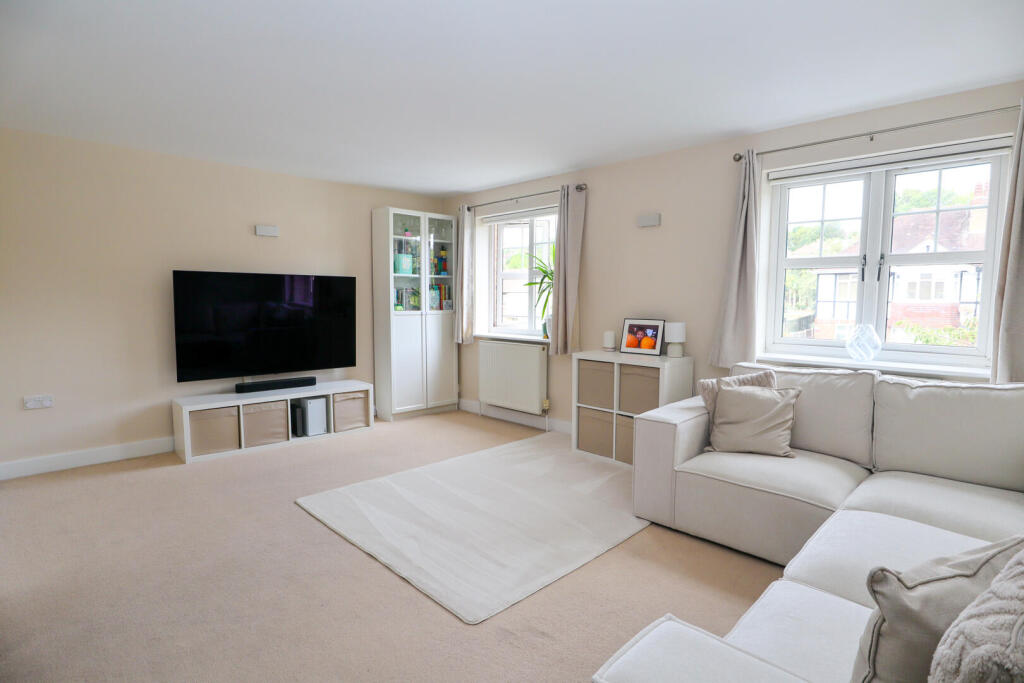 Apartment in Croydon - View 3