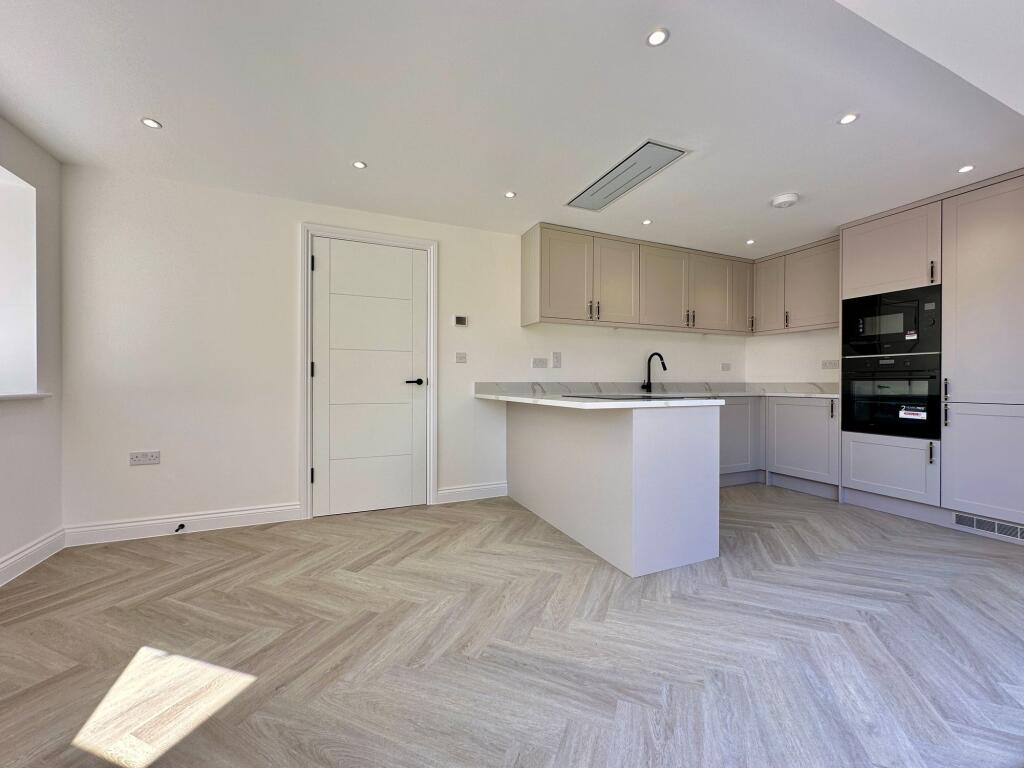 House in Southend-on-Sea - View 5