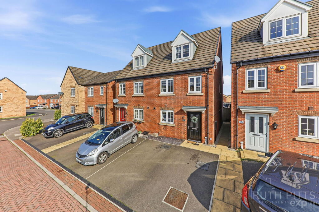 Main image of property: Lidgett Green, Featherstone, WF7