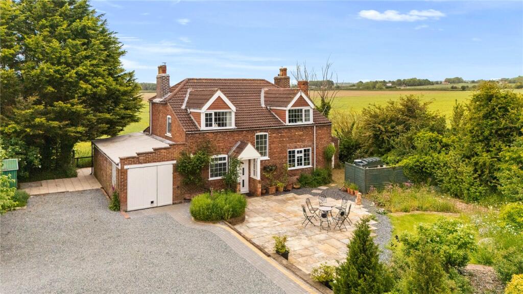4-bed detached on Soff Lane, Goxhill, Barrow-Upon-Humber, North Lincolnshire, DN19, £550,000