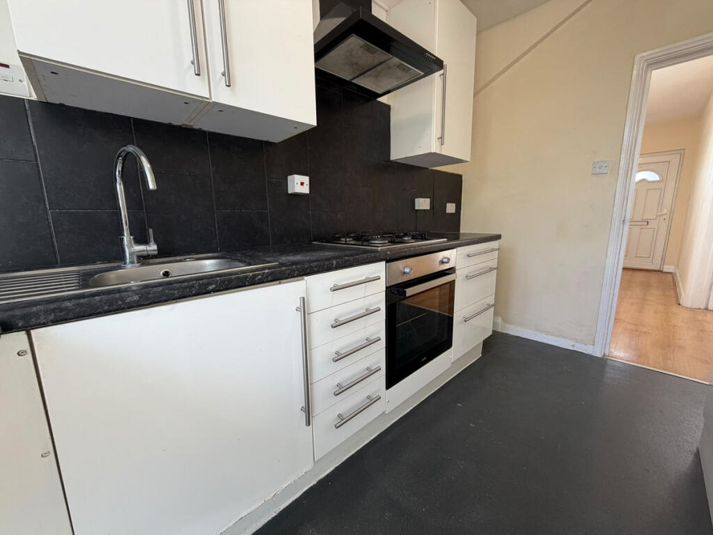 House in London, Kenton - View 4