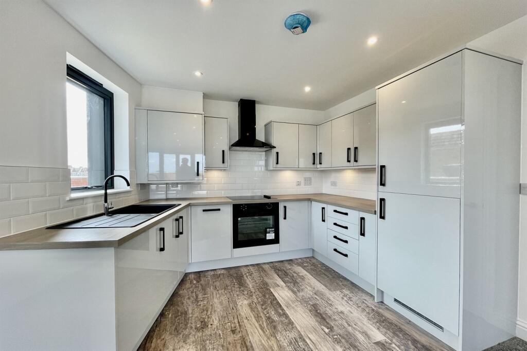 Apartment in Southend-on-Sea - View 4