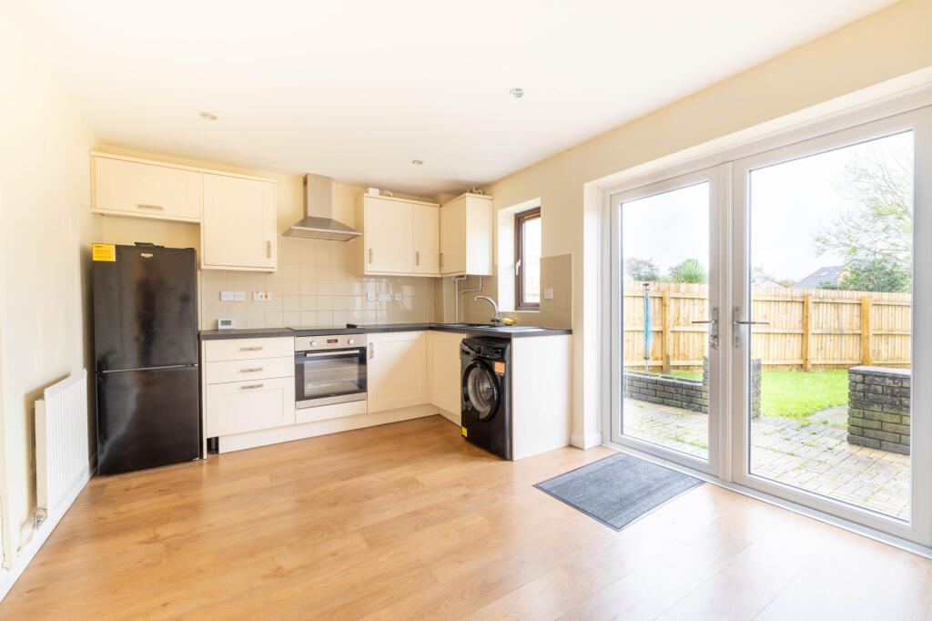 Manor Chase, Beddau, Pontypridd, CF38 - View 6