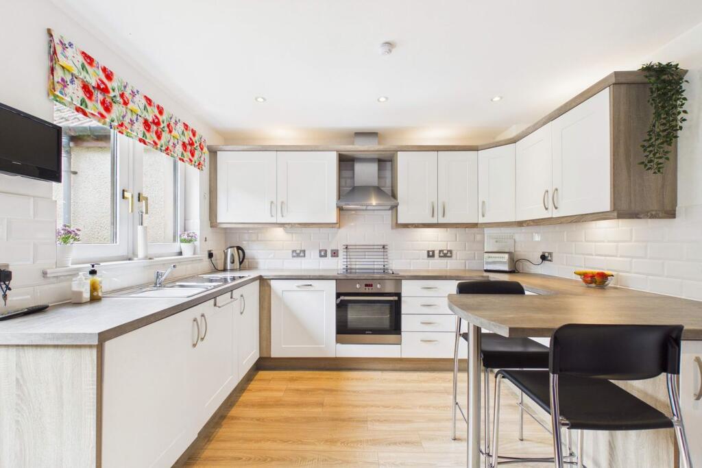 House in Kirkcaldy - More