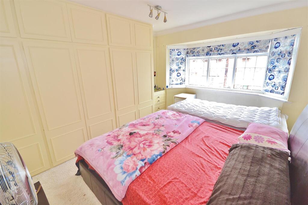 House in Ilford, Barkingside - View 5