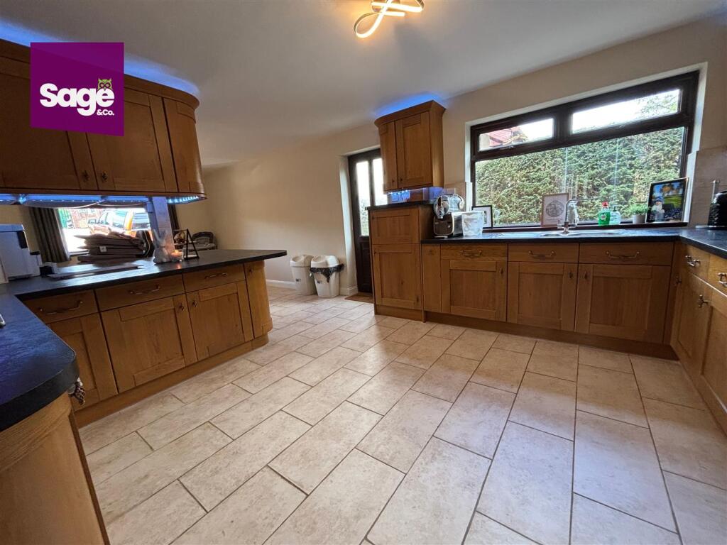 House in Newport - View 5