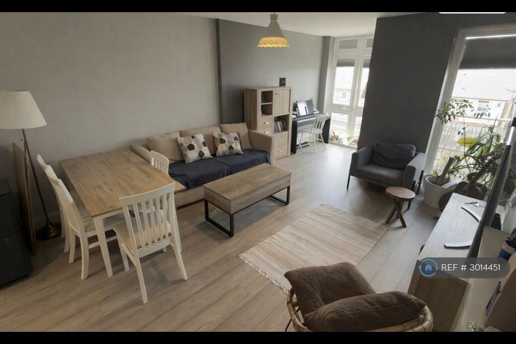 Apartment in Slough - View 2