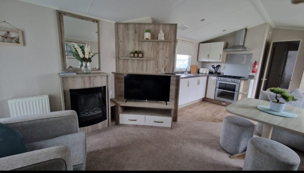 3-bed caravan on Willerby Skye , East Midlands, Parkdean Resorts Southview Holiday Park, Morningside Drive, England, PE25 2LA, United, £27,995