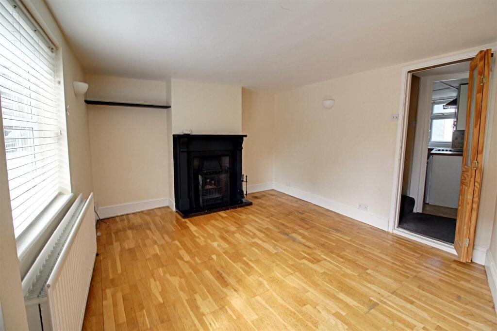 House in Berkhamsted, Hall Park - More