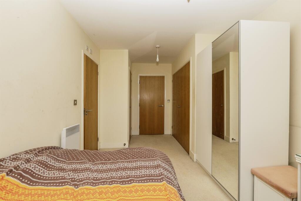 Apartment in Dacorum, Hertfordshire - More