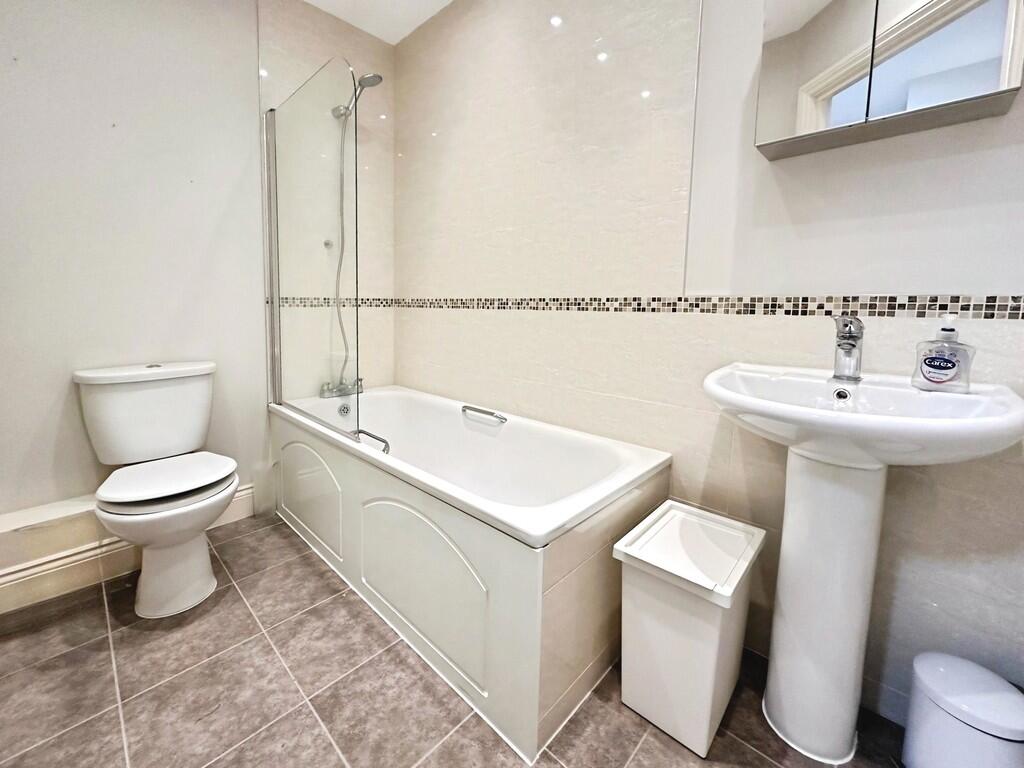 Apartment in Horsham, North Horsham - More