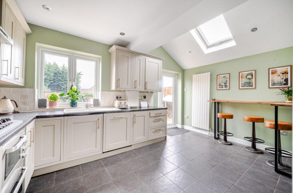 House in Three Mile Cross, Shinfield - View 4