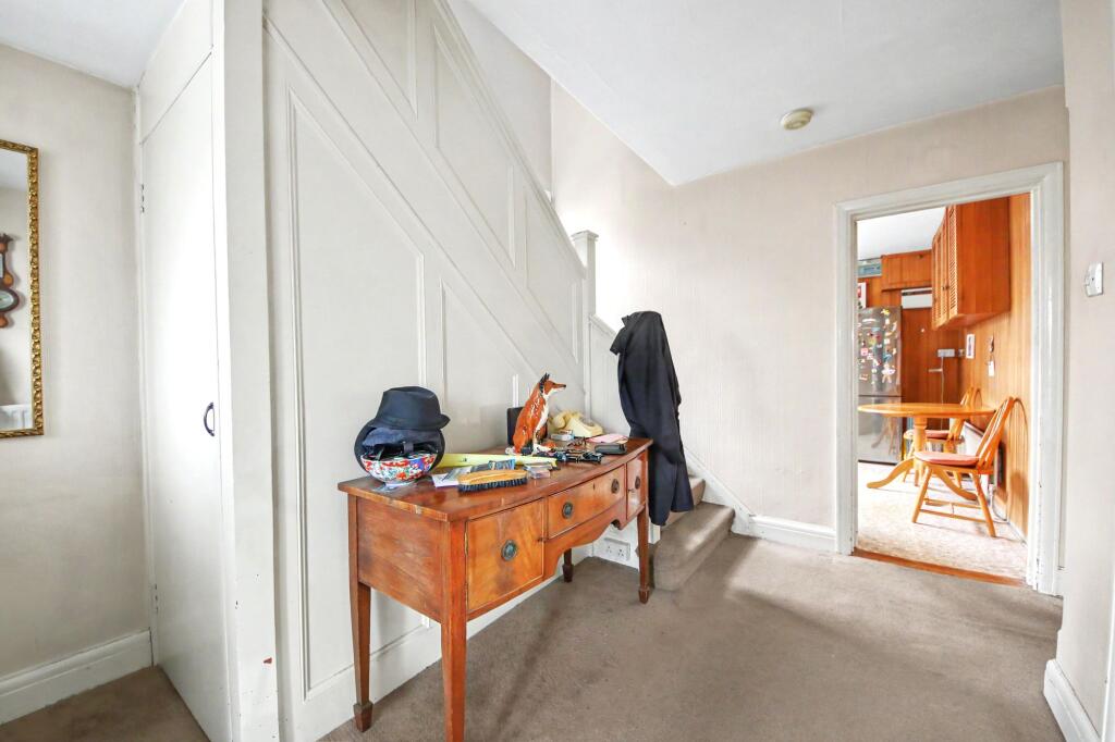 House in Eastleigh, Hound - More