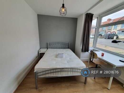 5 bedroom terraced house for rent
