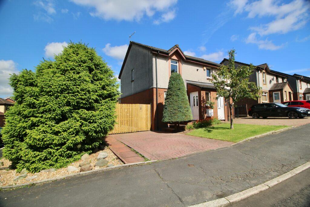 3-bed semi-detached on Whitelees Road, Cumbernauld, £150,000