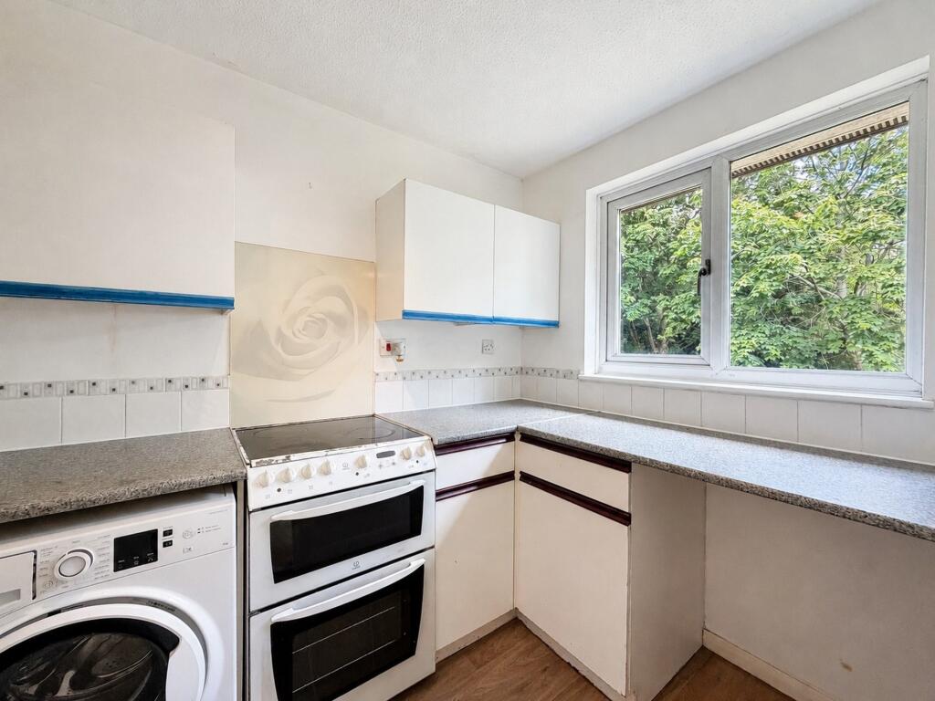 Frampton Close, Swindon, Wiltshire photo 4
