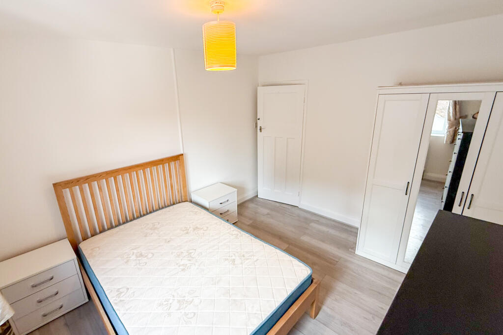 Apartment in Twickenham - View 5