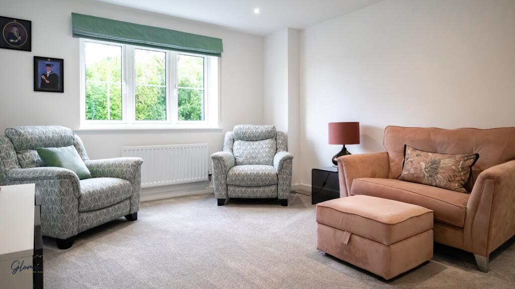 Longhurst Avenue, Cranleigh, GU6 8FG photo 3