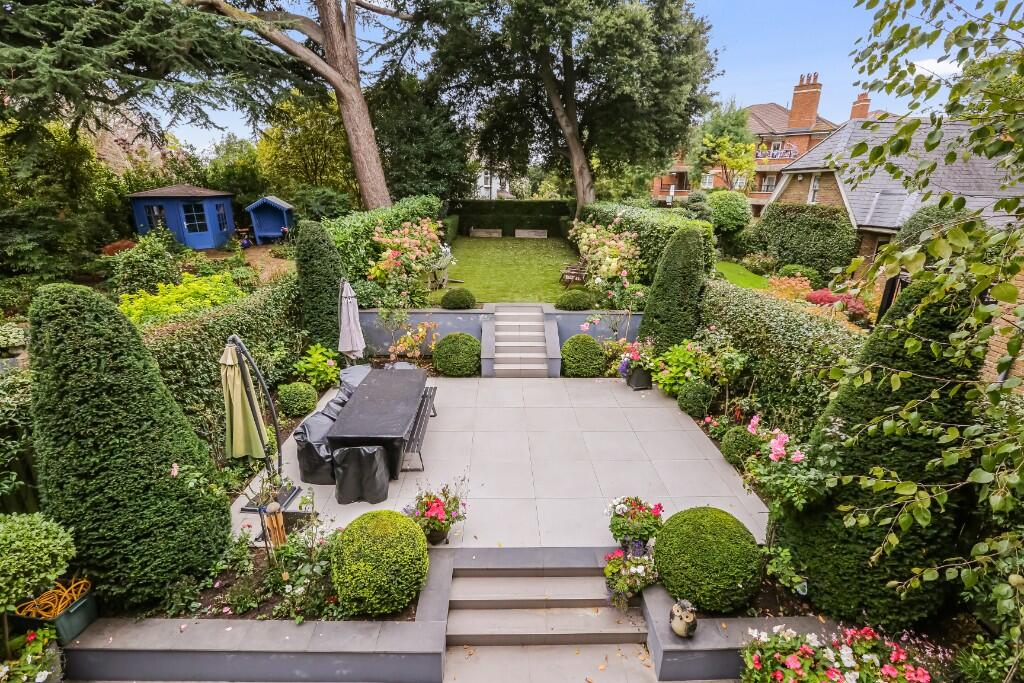 Martineau Drive, London, TW1 photo 3