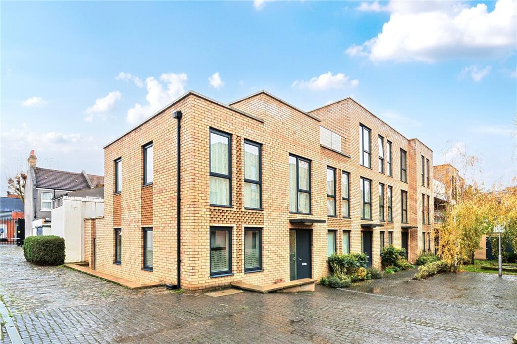 Main image of property: Kempton Mews, London, E6
