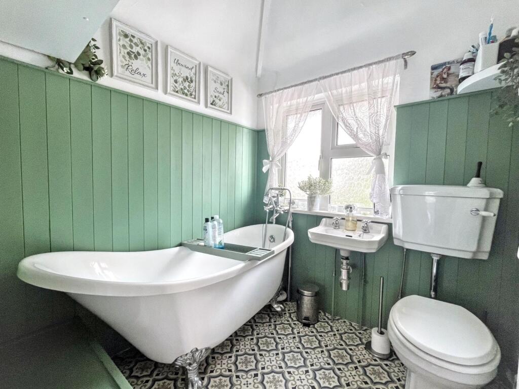 Morland Avenue, Broadwater, Worthing, West Sussex, BN14 photo 2