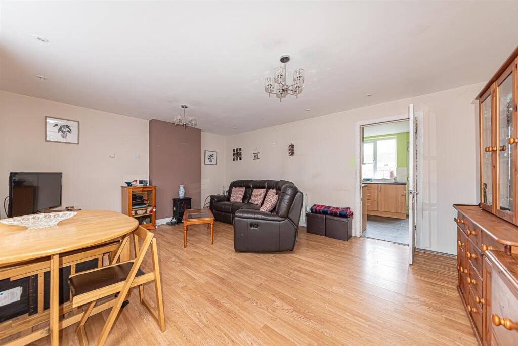 Cunnington Road, Farnborough photo 3