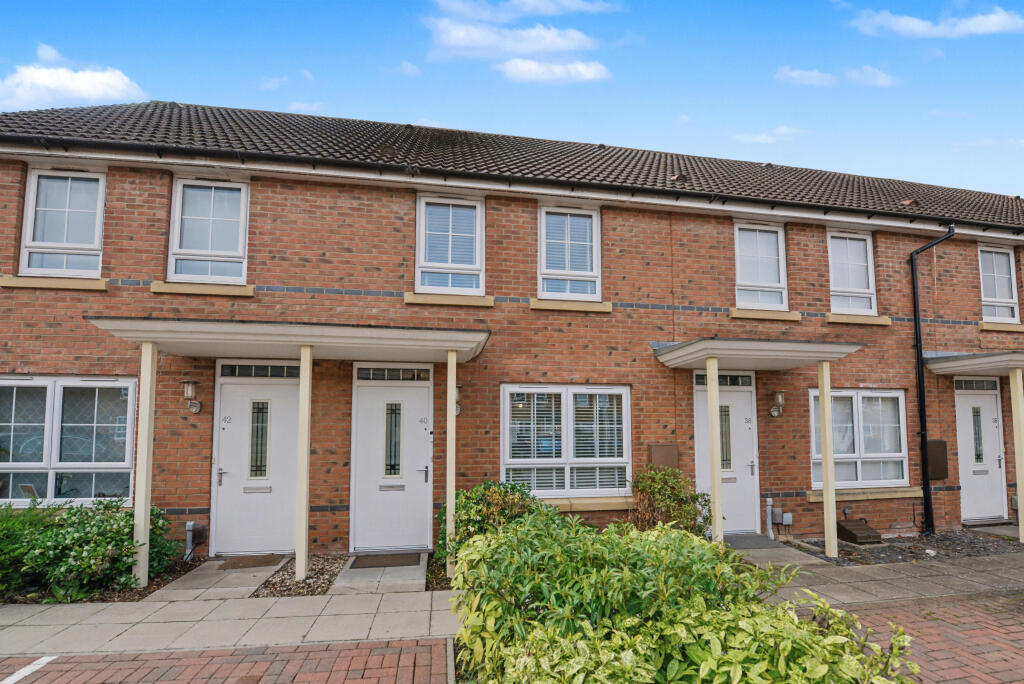 Main image of property: 40 Peregrine Way, Warwick, CV34 6WP