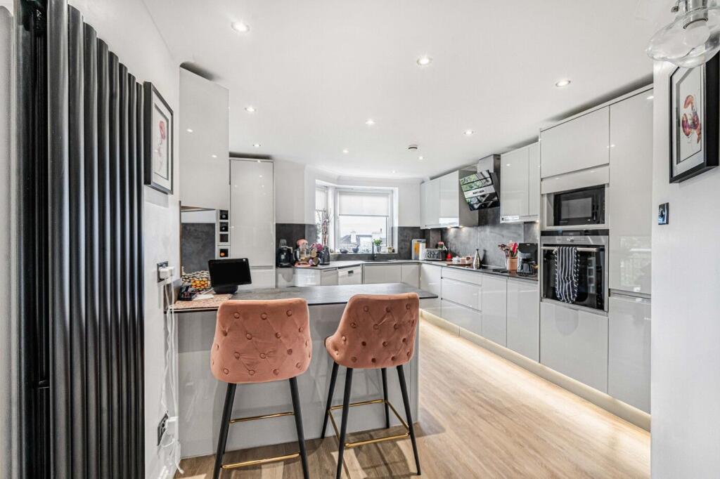 Apartment in Torquay - More