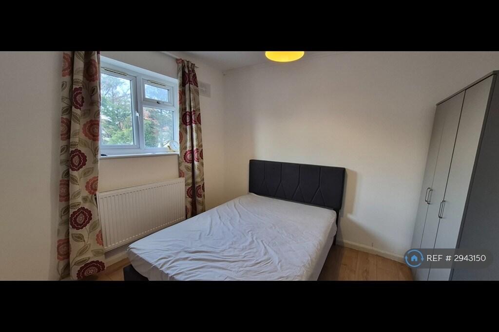 Apartment in Southall - View 4