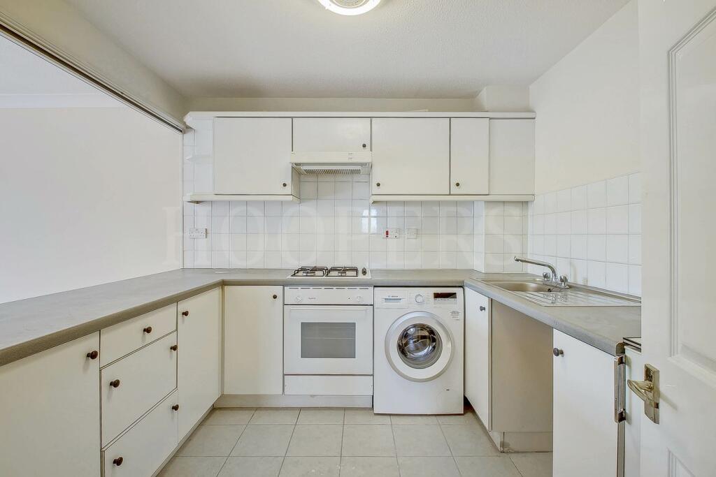 Apartment in Harrow - View 4