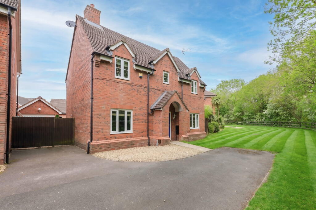 Main image of property: Nuthatch Close, Heath Hayes