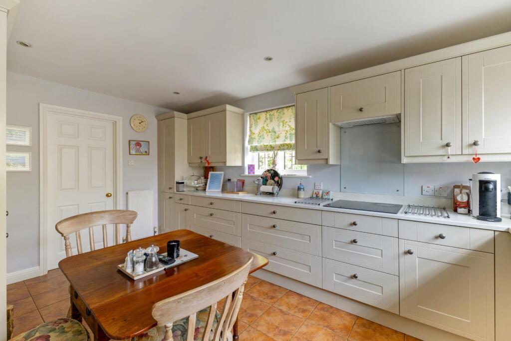 House in Dinton - View 4