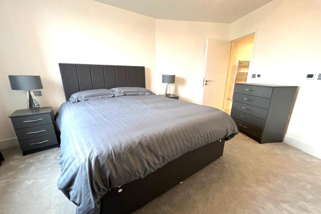 Apartment in London - View 5