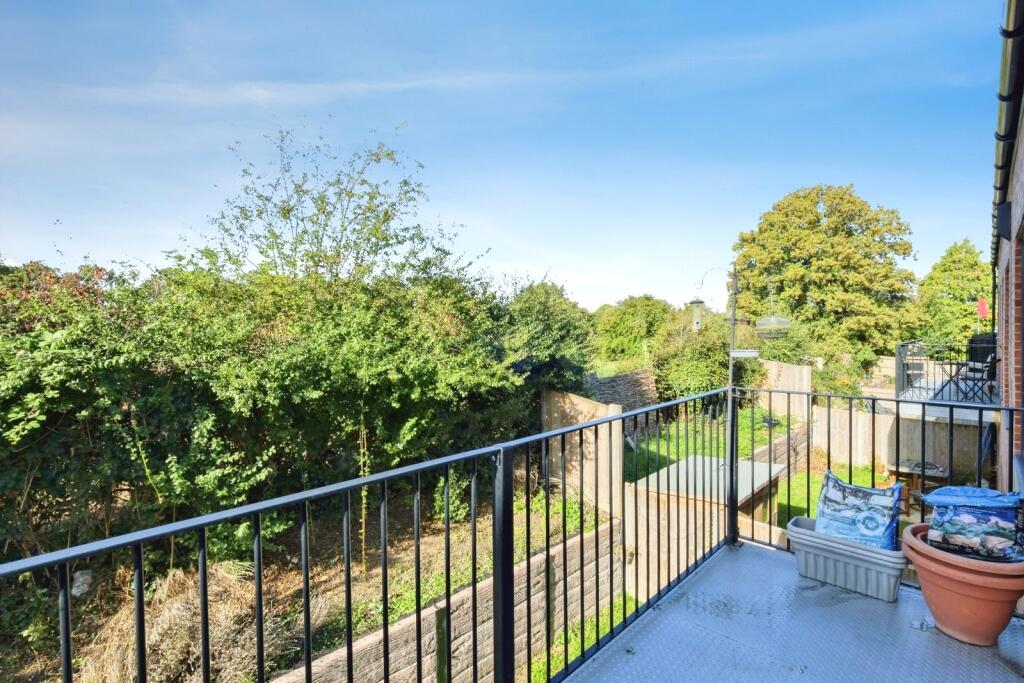 Apartment in Southampton - View 3