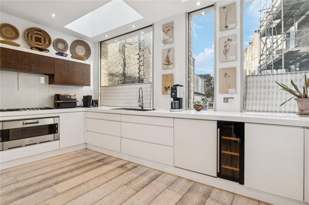 3 bedroom maisonette for rent