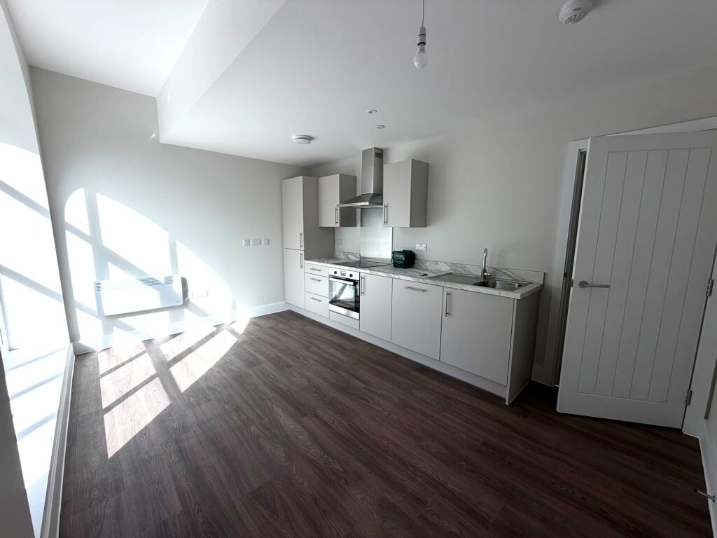 Apartment in Hull, Garrison Side, Old Town - View 2