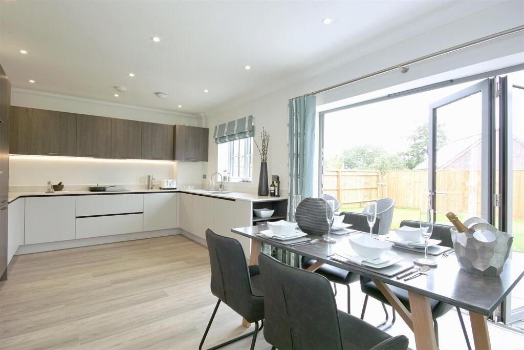 House in Luton - View 5