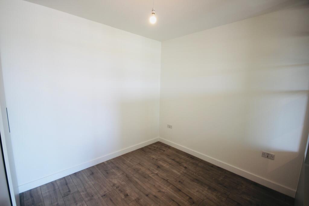 Apartment in Watford - View 2