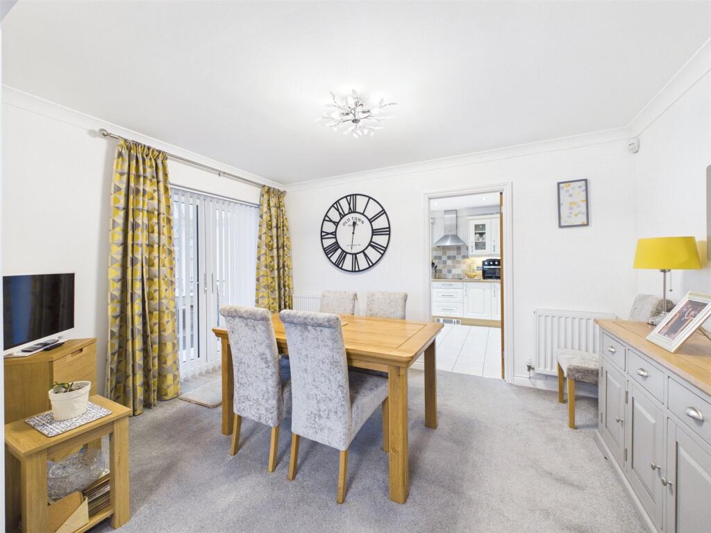 Swindon Lane, Cheltenham, Gloucestershire, GL50 photo 4