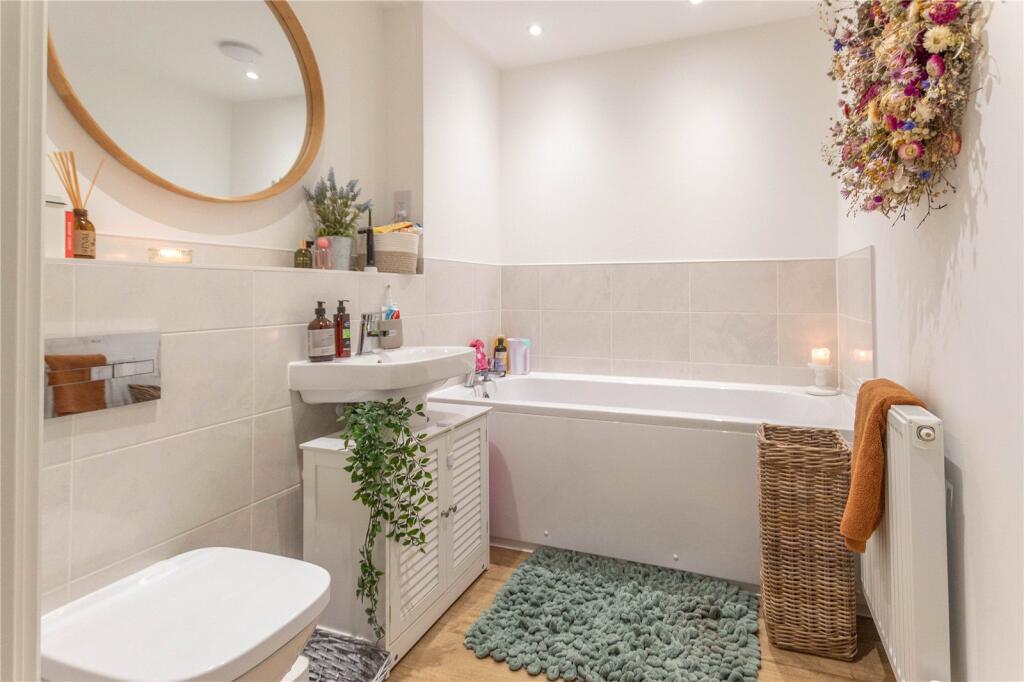 Apartment in Somerset - View 2