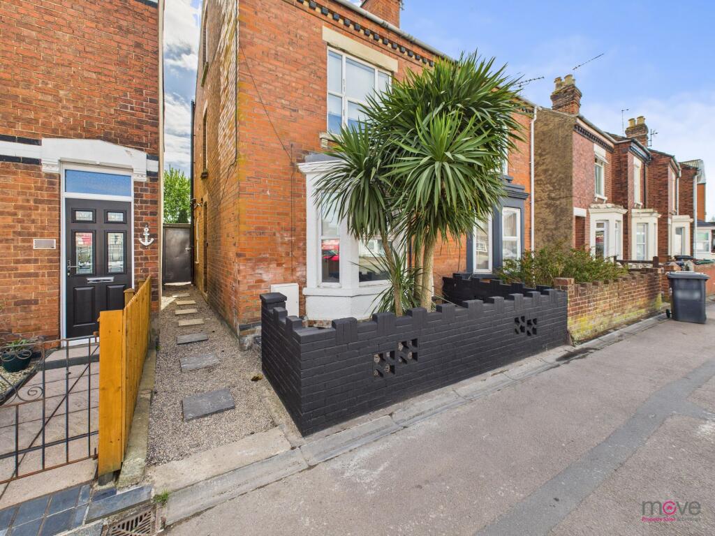 Main image of property: 105 Bristol Road, Gloucester, GL1