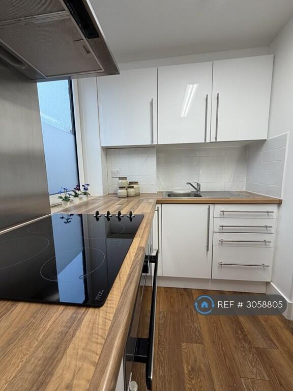 Apartment in London - More
